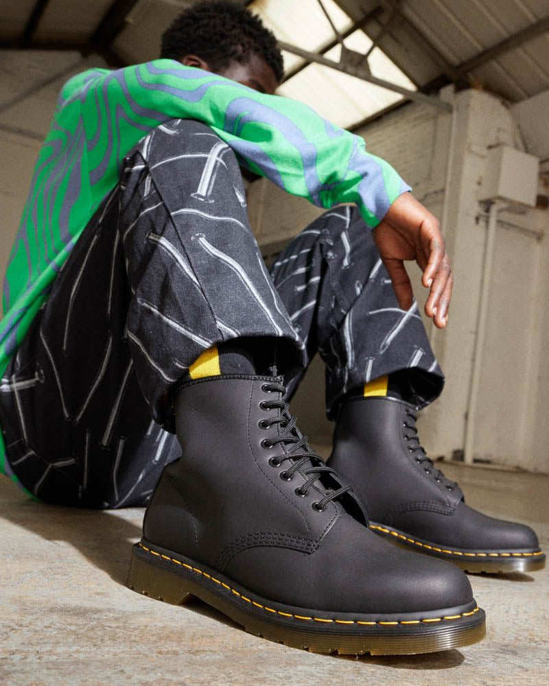 Dr. Martens Boots 1460 Greasy Noir chez S2 Vichy